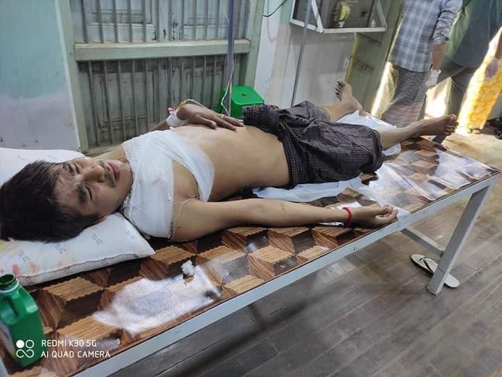 Cho20301's tweet photo. Happening now in Myingyan; Bloody crack-down on march against Military Regime in Mandalay division on Mar 3. At least 9 were critically injured due to gunshot wounds. They use live ammunition in every protest break up.

JUSTICE FOR MYANMAR 

#Mar3Coup
#WhatsHappeningInMyanmar https://t.co/pDuEtxMsL6