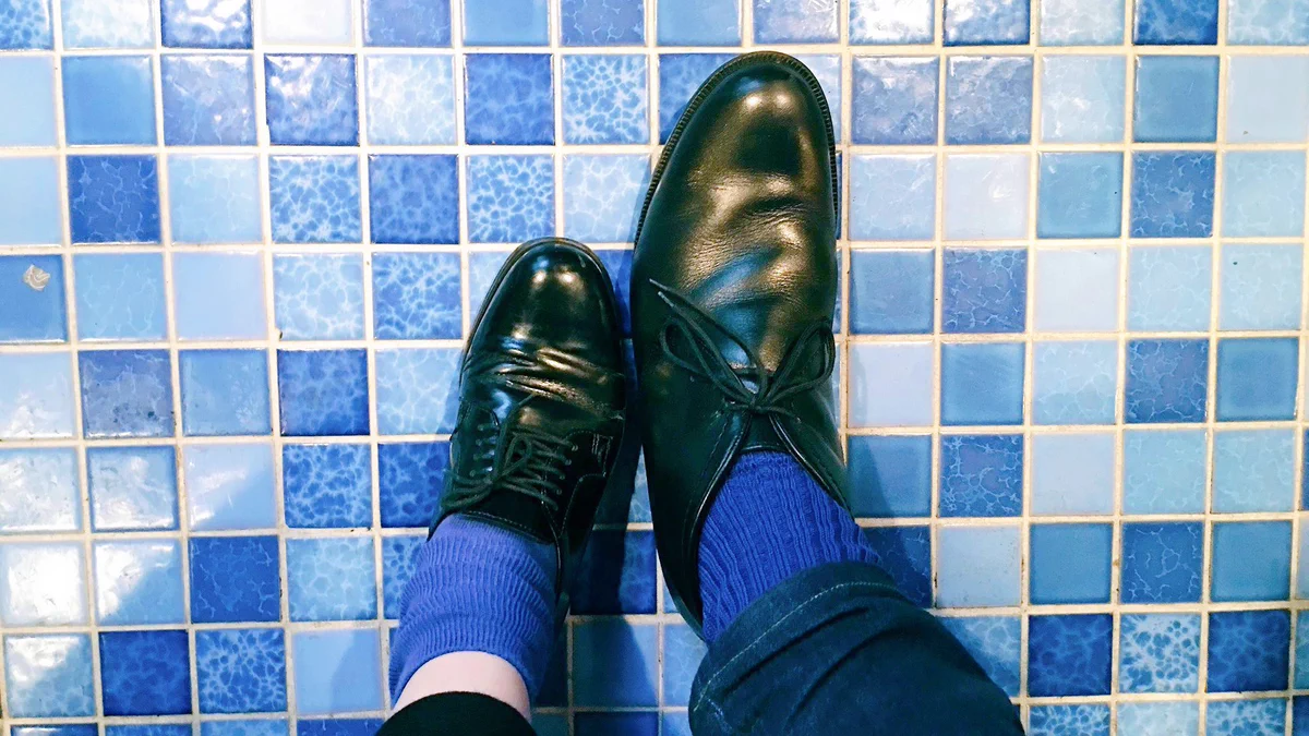 身長190㎝以上ある人の足！24㎝の人と並べると凄い違い！！