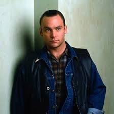 merlinpapin3's tweet photo. On soushaite un Bon Anniversaire à #EricDaRe qui a 56 ans, on peut le voir dans

Twin Peaks Fire Walk With Me
Critters 4
Ligne Privée
Le Damné
Ted Bundy
Into the Homeland
the Takeover

@Jouxplane83 @FredOL69007 https://t.co/BFlsdX3U5j