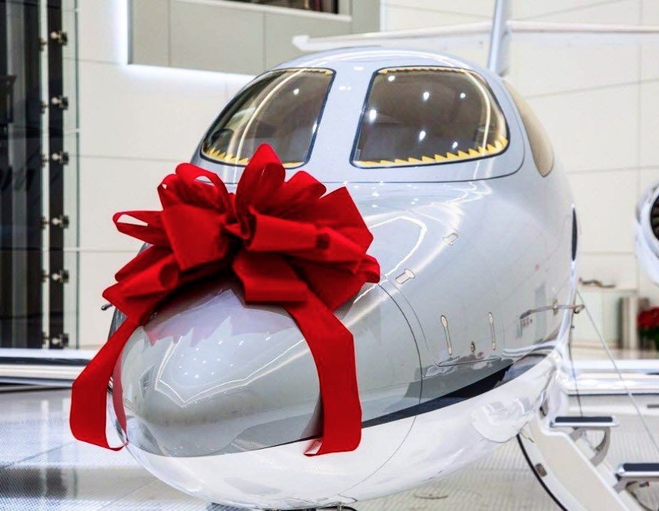 HondajetI's tweet photo. The best sort of present one can gift/receive.
#hondajet #hondajetindia #hondajetindialife #lightjets #luxurygifts #businessjets #businesstravel #businessaviation #luxurytravel #luxurylifestyle https://t.co/5JJ1eFDg7Z