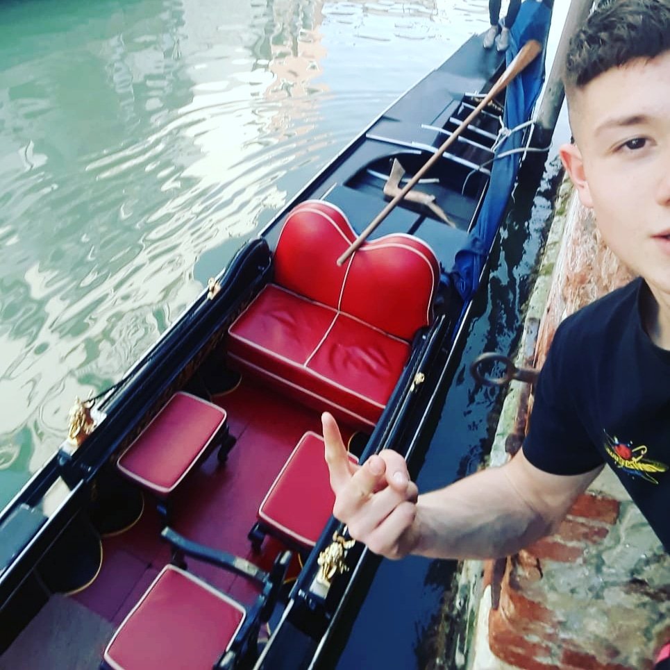 La new entry 😎
#CavanaTintoretto #AsdGloriaRogliani 🌸 #Sport #Natura #Tradizioni #VogaAllaVeneta #GloriaRogliani #Venezia #Venice #Gondola #Voga #VogaAllaVeneta #ScuolaVoga