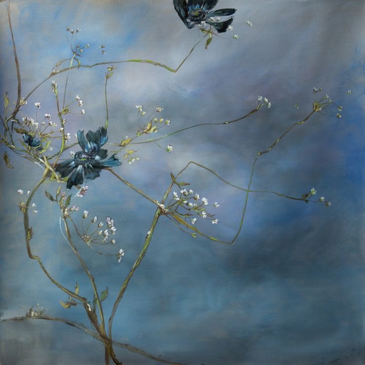 bblissonbb's tweet image. 나는 사자의 심장을 품고도

깃털처럼 가볍게 유영하듯 살고 싶은 사람입니다.

어디에도 갇히길 원치 않고

어떤것도 가두며 살고 싶지 않습니다.

소리에 놀라지 않는 사자와 같이,

그물에 걸리지 않는 바람과 같이,

흙탕물에 더럽히지 않는 연꽃과 같이 살고 싶은 사람.

그런 사람입니다.