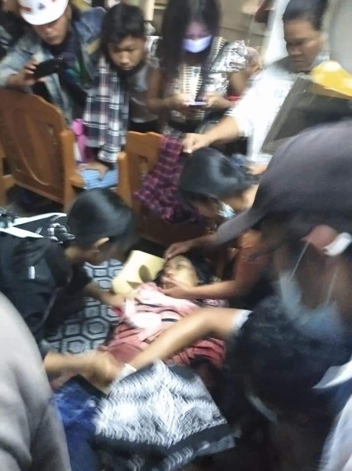 HtetWA3's tweet photo. @mrattkthu Twitter Team

TW// gunshots, Death
Monywa March 3
At least five people were seriously injured when live rubber bullets were fired at a confrontation at the top of Union Road and Red Pagoda Road. Two of them passed away! @RapporteurUn
@KenRoth
#WhatsHappeninglnMyanmar https://t.co/tujmTDzSX4