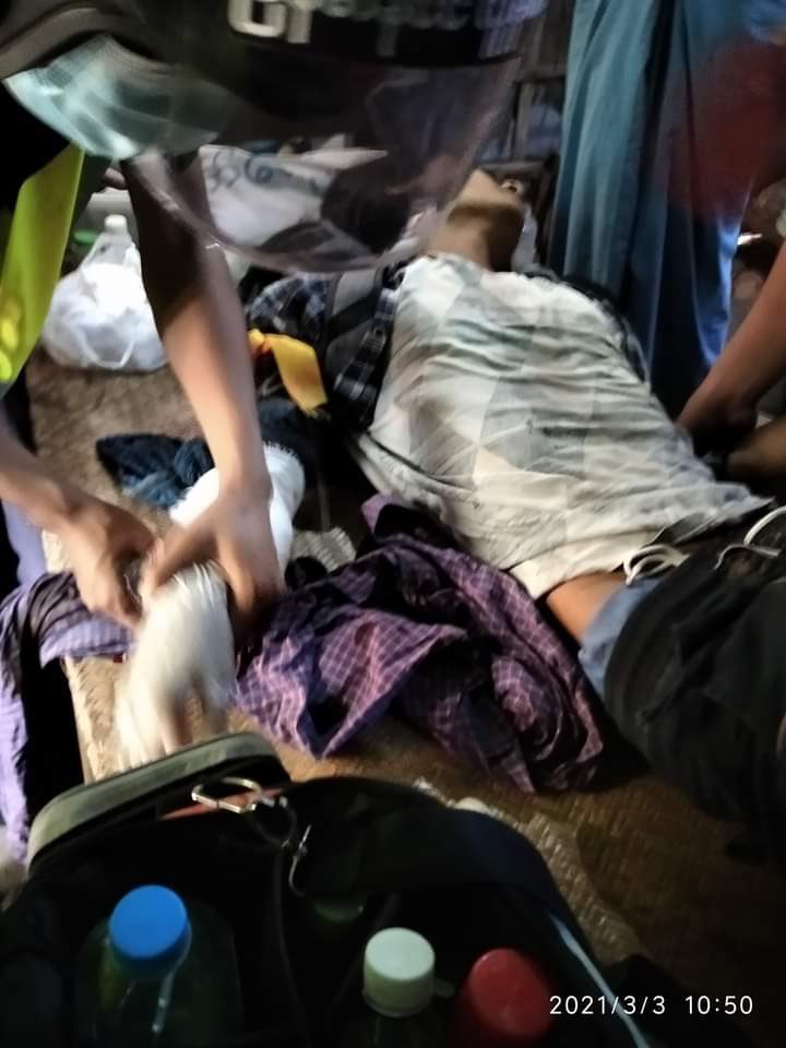 Khattar6104's tweet photo. JUSTICE FOR MYANMAR

Tw // blood , wound

Seriously injured two peaceful protestors by violent terrorists in Magway, Maehtee street around 10:48AM.

Source: Magway Post News

#WhatsHappeningInMyanmar #Mar3Coup https://t.co/6sWqb2Zsed