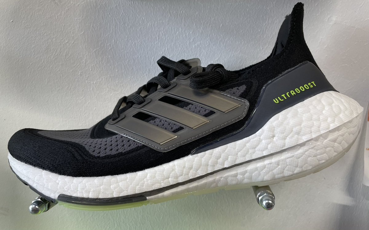 Buenos y deportivos días!!!

Ya estamos a Miércoles y para alegraros la mañana os presentamos a estas preciosidades😍😍

Nuevas ultraboost disponibles en tienda y en web