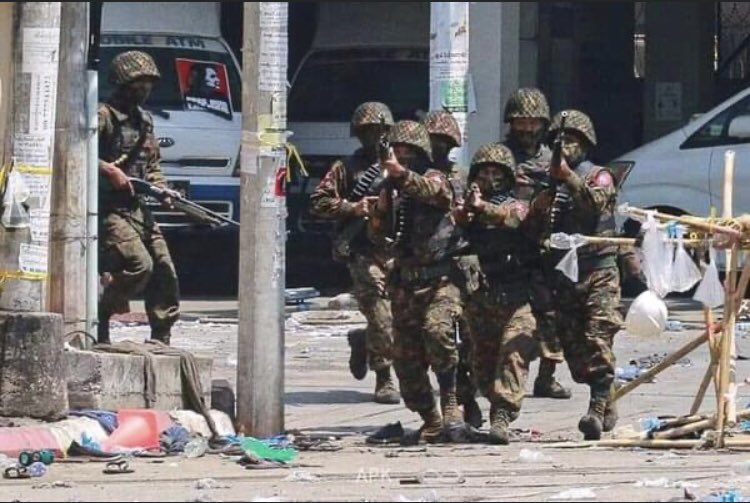 NHtun001's tweet photo. #militarycoupinMyanmar #WeWantDemocracy #HumanRightsViolationsMyanmar #WhatIsHappeningInMyanmar 
#SaveMyanmar #RejectMilitaryCoup https://t.co/meJM5tW0Va