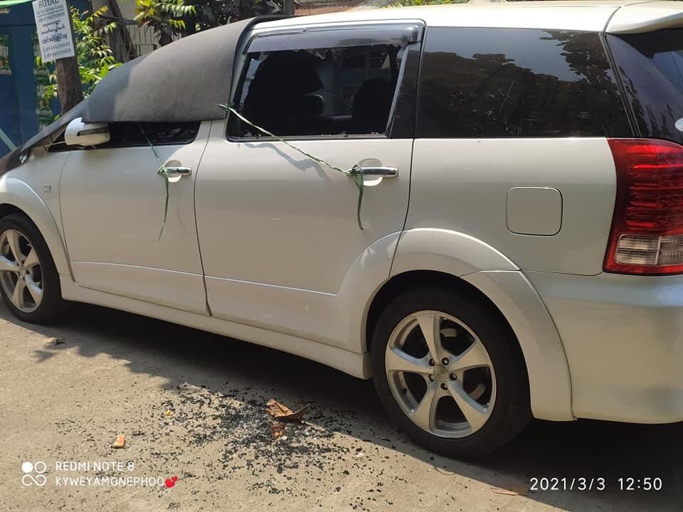 In North-Okala(Yangon), Terrorist Group broke the ambulance's windows and arrest the doctors inside there. Terrorism is happening across the nations, we lost many lives again Today. JUSTICE FOR MYANMAR

#WhatsHappeningInMyanmar
#Mar3Coup <a href="/ifrc/">IFRC</a>