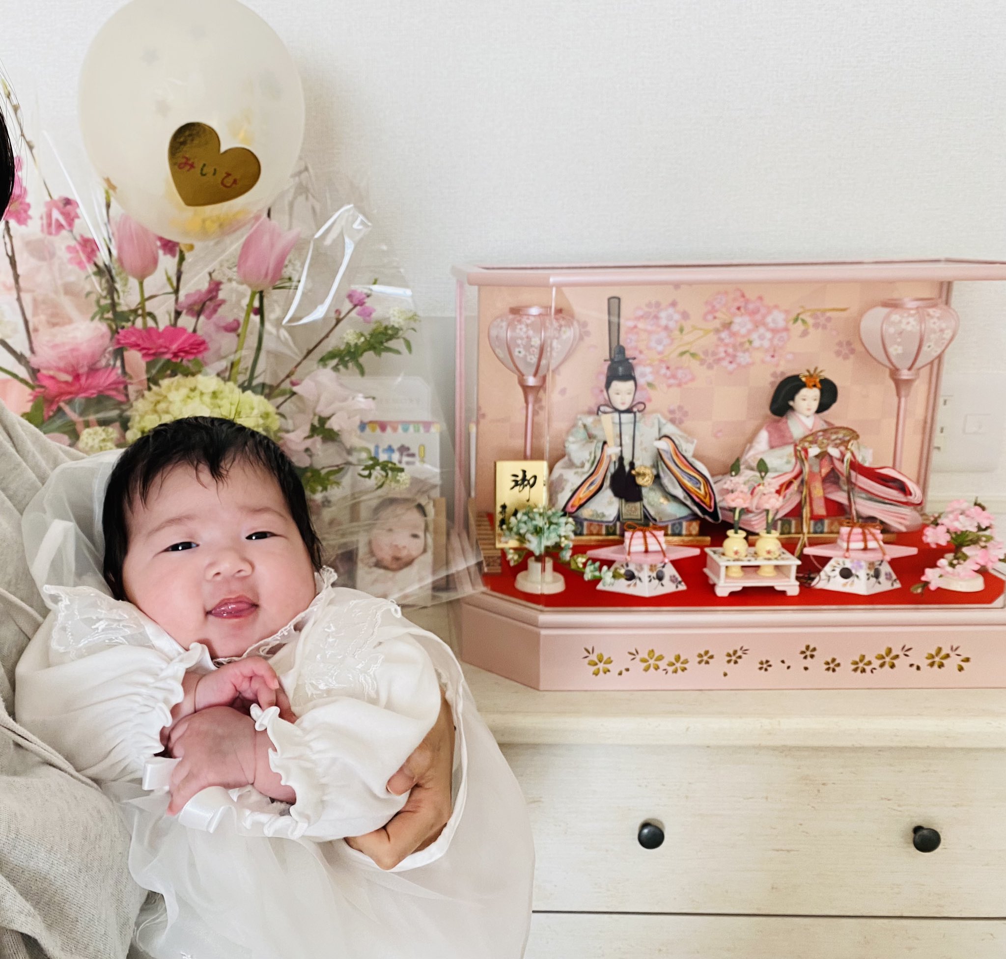 Saori Will Be Inc ひな祭り 眠いところ がんばって写ってもらいました笑笑 人生初 ひな祭り 初節句 本人的にはいつもと 同じ日ですが 後で見た時に 愛されてるなぁって思って欲しくて 沢山写真撮りました ひな祭り 初節句 初節句フォト