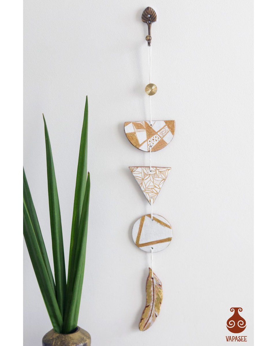vapaseeindia's tweet photo. Geometry on the wall. Whether you appreciate maths or not, you would not deny the fact that geometrical shapes and patterns are things of sheer beauty. 
.
.
#greengifts #wallhanging #terracotta #brassdecor #whiteandgold #geometricart #vapasee #ecofriendly #handmade #handpainted https://t.co/0BGF39YTtS