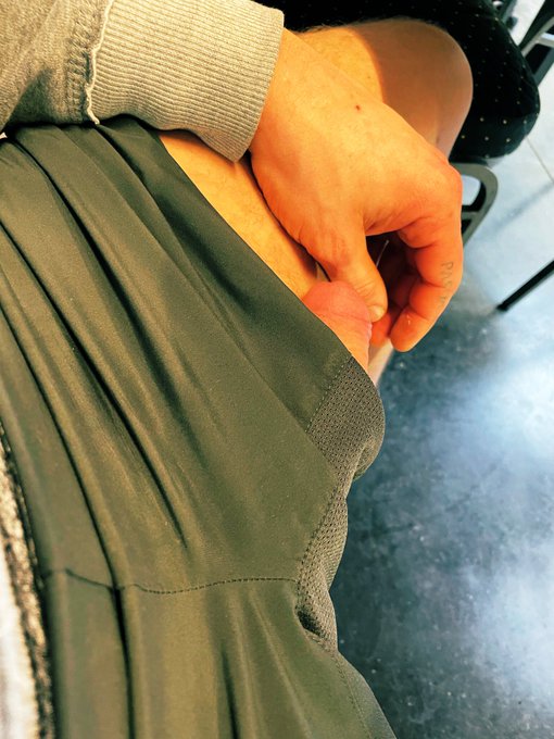 2 pic. RT IF YOU WANNA SUCK IT #DICKOUT https://t.co/YxnQTTINBC