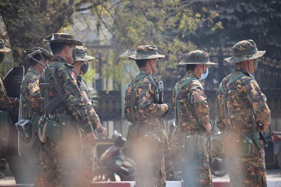 PhyoMay35242046's tweet photo. It’s bloody Wednesday!!! They shot all over the country!! 
We Myanmar Citizens are Helpless 😭😭😭 @freya_cole @hrw 
#CrimeAgainstHumanity #WhatsHappeningInMaynmar #Mar3Coup https://t.co/Meflpz58SR
