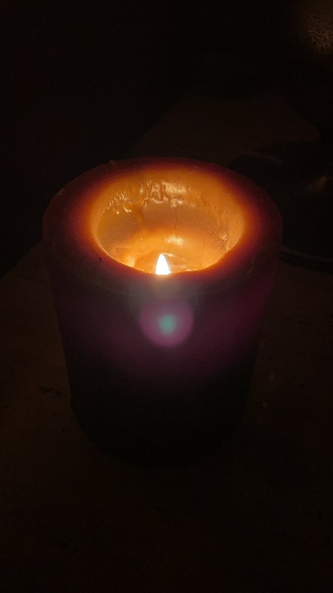 DMielomana's tweet photo. Mi madre siempre me encendía una vela cuando tenía que hacer algo importante y hoy me toca a mi encendérsela a ella. Hoy el MIR queda en un segundo plano. ☘️☘️☘️ https://t.co/GvXNfiEmCV