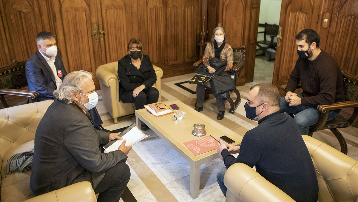 ajterrassa's tweet photo. 3.3.2021|L’alcalde de #Terrassa @jordi_ballart, el tinent d’alcalde @noelDuque i la tinenta d’alcalde @LluisaMA es van reunir aquest dimarts amb representants del @conselltrs i #EspaiDrets per tractar sobre la mediació urgent des de Polítiques Socials d’Habitatge https://t.co/Cnzt4GouCo