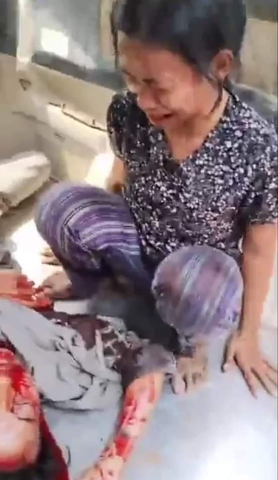 KyalEain's tweet photo. In 2021, history will show that soldiers and police are not the only ones defending the country.
#Mar3Coup
#WhatHappeningInMyanmar https://t.co/nGy6pVcFAH