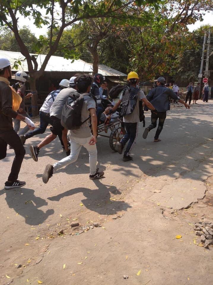 TW // Death ! In Monywa; 5 among 7 who were shot, died on the spot. Military terrorists undertake bloody crack-down and Monywa is slaughter now though innocent civilians protest peacefully.

JUSTICE FOR MYANMAR 

#Mar3Coup #MilkTeaAlliance #OpCCP 
#WhatsHappeningInMyanmar
