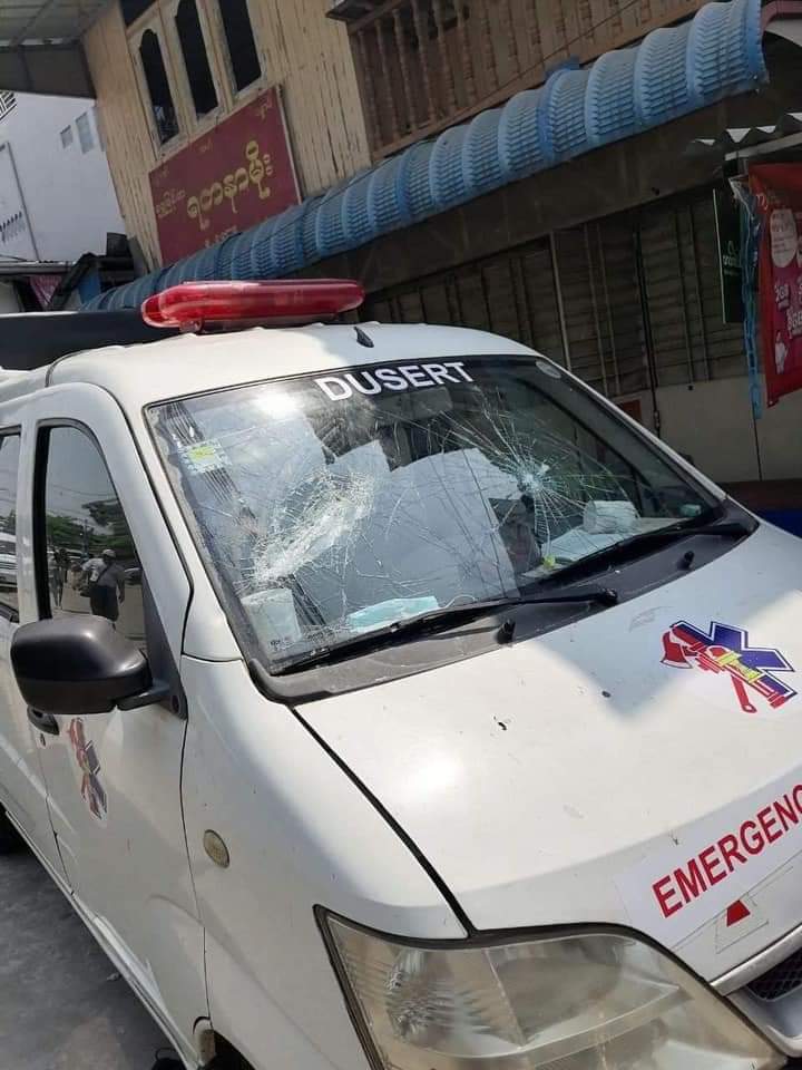 Emergency Ambulance car was destroyed by terrorists and arrested 5 members violently including Doctors in North Oakkala,Yangon. 

JUSTICE FOR MYANMAR
#WhatsHappeningInMyanmar
#Mar3Coup