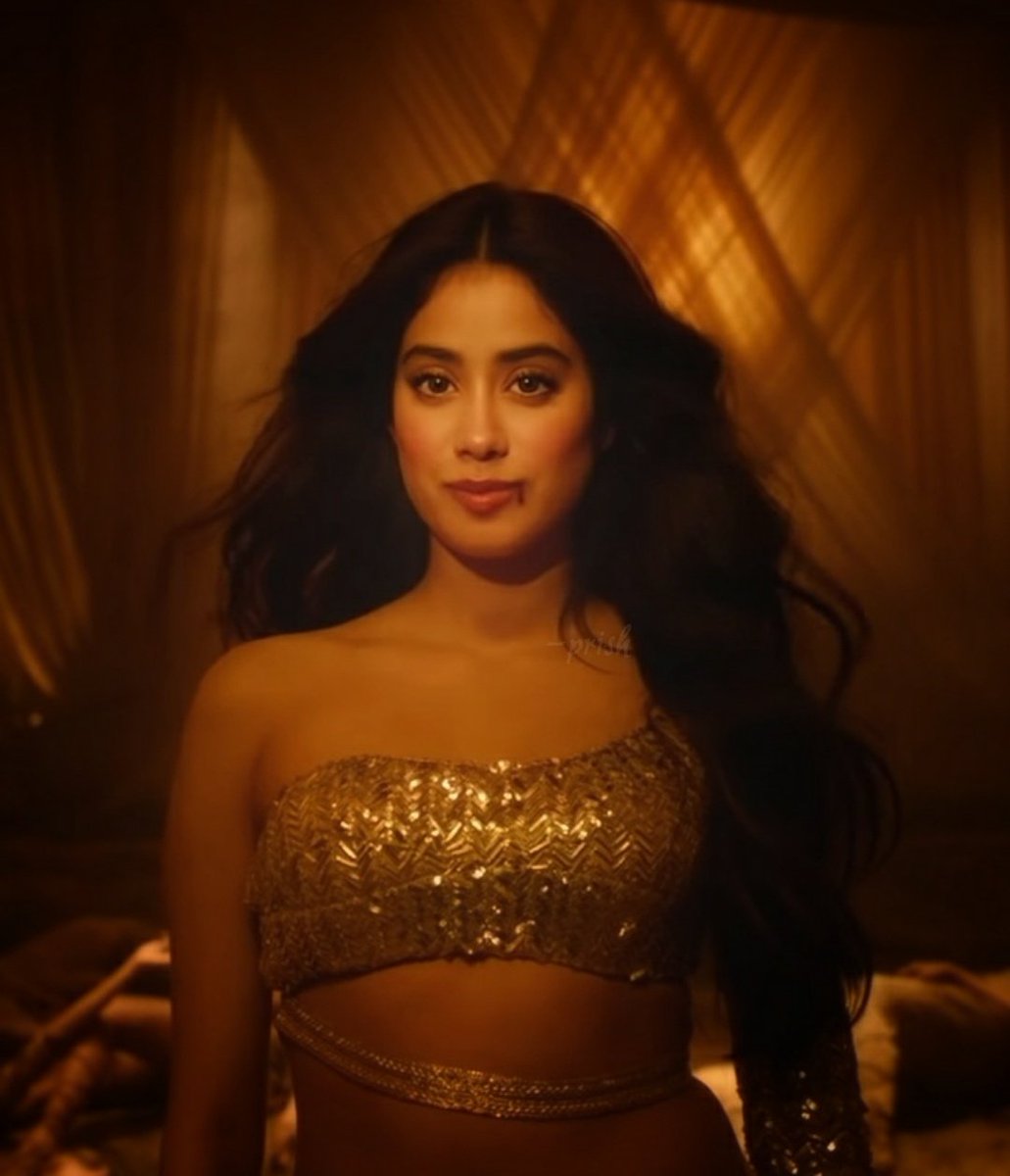 The song wasn't as cool as Panghat but JANHVI KAPOOR, MY GIRL, WHAT WAS THAT, SWEETHEART? 🤏🏼🕶😳 #NadiyonPaar