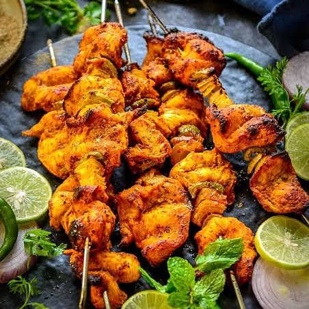 alqureshisnoida's tweet photo. #chickentikka 
Try this, you will love it.

Just Give us a CALL🤳: 09310 6 801 86
for delivery Or Dine-IN with us 🥰

Also available at
SWIGGY AND ZOMATO

#food #foodie #foodgasm #noidafoodie #foodblogger #chicken #mutton #biryani #tikka #foodbloggers #foodlover https://t.co/ss7y48Vyy3