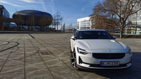 DigitalDynasty4's tweet photo. Die Volvo-Tochter Polestar lässt bei ihrer Konzernmutter Geely ein E-Auto schmieden. Spannend: In der Mittelkonsole steckt erstmals Android Automotive OS. Read more https://t.co/6WONcsjw7f.... https://t.co/lKcRlBE5ps https://t.co/4Gjn8b83SC