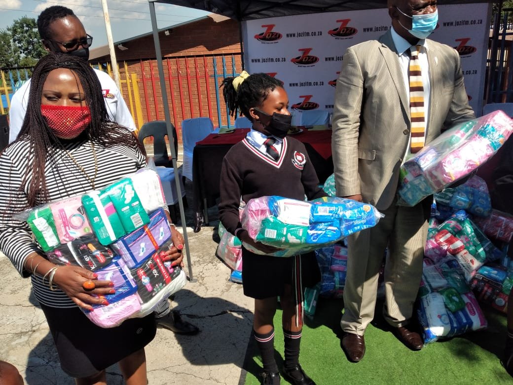 jozifm's tweet photo. Close to 60 learners are set to benefit from today's sanitary towels donation at Lukholweni Higher Primary. The donation was led by Jozi FM CEO Mpho Mhlongo. #ForThePrincess #JoziFmWorksJoziFmCares @ICASA_org @David_Makhura @GeoffMakhubo @ArnoldsMmc @GCISMedia @Stellarated MM https://t.co/ChRQY6o0tG