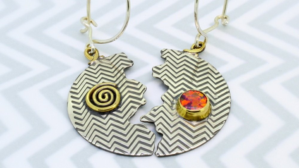 JandDField's tweet photo. Staying on the theme of halved earrings here are our Zigzag earrings.
#earrings #contemporaryearrings #opal #redopal #fireopal #jewellery #jewelrylovers #handmade #MothersDay #mothersdaygift #mothersdaygiftideas #ZigZag #asymmeyrical #jewelry #art #beautiful #fashion https://t.co/C0QgqOFdaI
