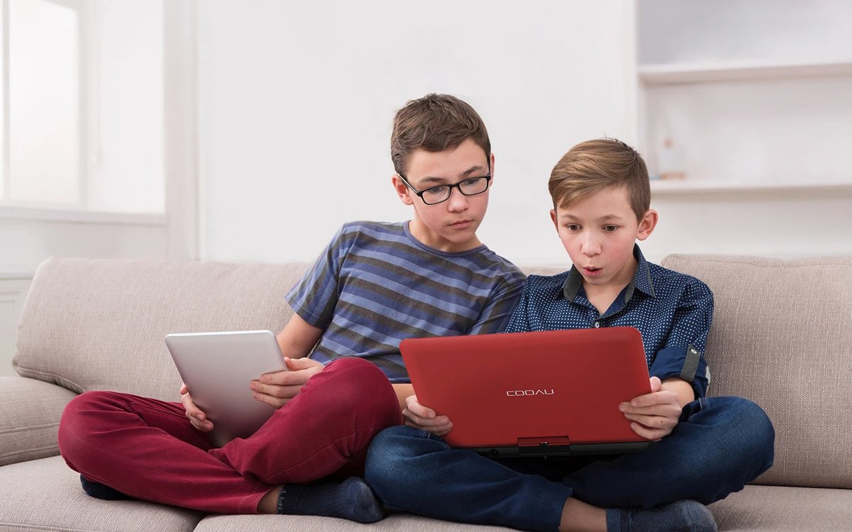 COOAU_Official's tweet photo. Shh!🤫 Don't disturb the boys. Cuz the large screen of the #CU121 shows more details of the scene and the build-in stereo speakers give a more shocking viewing experience. They are deeply immersed in the world of science fiction movies.

#cooau #dvdplayer https://t.co/tOdr8XpWVs