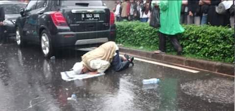 Sekedar nanya aja :
Termasuk mabuk miras atau mabuk agama ? 🙏🙏