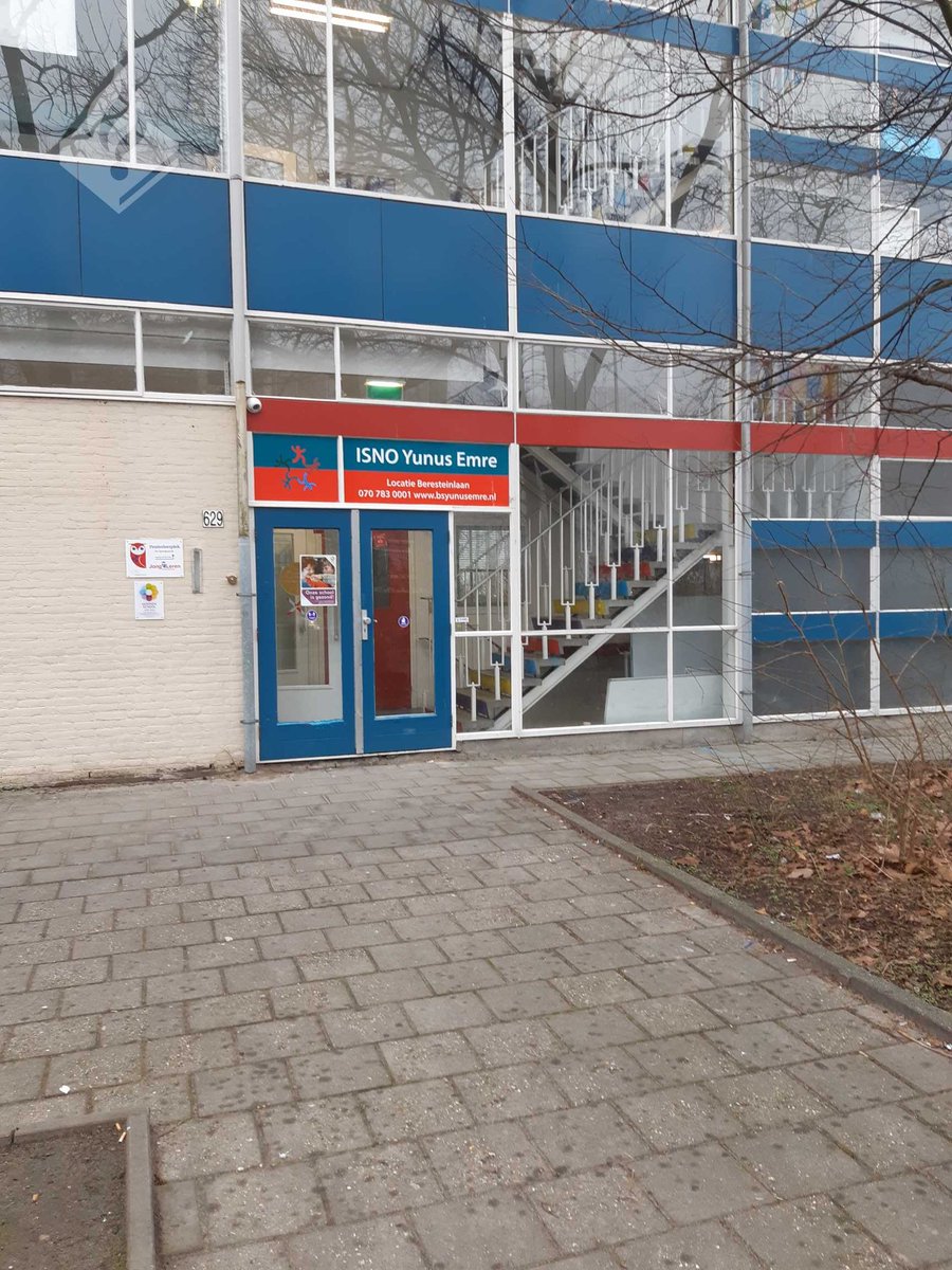 Goedemorgen,
Vandaag samen met collega Selina van het #handhavingsteam #waakzaam en #dienstbaar in de #VreedzameWijk #Vrederust.
Wij hebben de vreedzame #YunusEmreschool bezocht.
Fijne dag iedereen!
<a href="/vwvrederust/">vreedzamewijkvrederust</a>