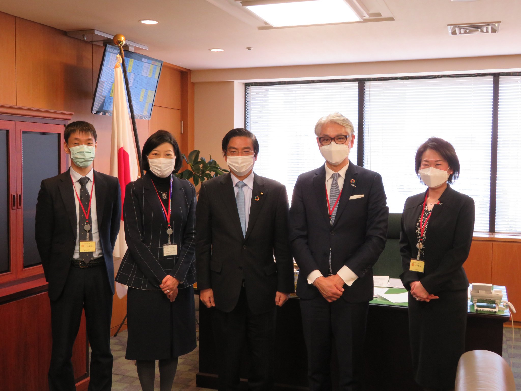 山本博司 Twitterren ファイザー 株 原田明久社長らが副大臣室を来訪 アメリカの大手製薬メーカーで 新型コロナウイルスのワクチン開発等で世界をリード 日本でも承認がおり 現在医療従事者への先行接種が始まっています 供給体制などで意見交換 新型コロナ 山本博司 Twitterren ファイザー 株 原田明久社長らが副大臣室を来訪 アメリカの大手製薬メーカーで 新型コロナウイルスのワクチン開発等で世界をリード 日本でも承認がおり 現在医療従事者への先行接種が始まっています 供給体制などで意見交換 新型コロナ