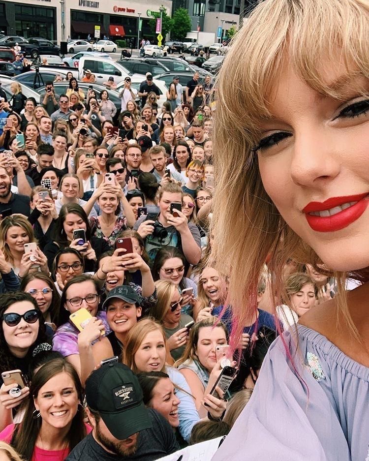 catchfireswift's tweet image. she saved my life and i will be forever grateful🤍 #taylorswiftisloved