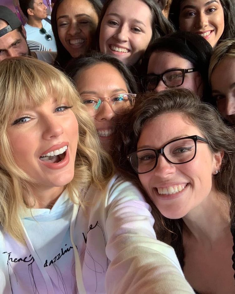catchfireswift's tweet image. she saved my life and i will be forever grateful🤍 #taylorswiftisloved