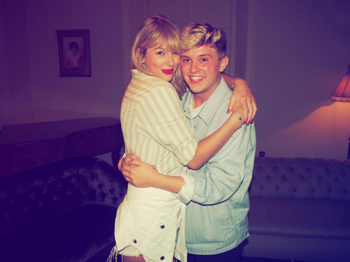 Dannytswift_'s tweet photo. Thank you Taylor for inviting me and my best friends to the Lover Secret Sessions together!! You’re one in a million!! WE LOVE YOU 💗 #TaylorSwiftIsLovedParty https://t.co/sFIrIp6sxC
