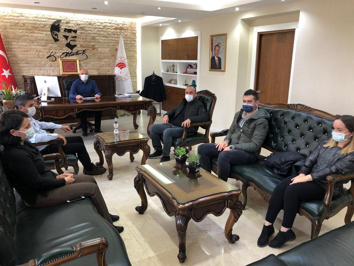 Erüst Tarımı İl Müdürlüğümüzde misafir ettik

#Antalya’da yenilikçi üretim teknikleri ve minyatür bitki üretimiyle adından söz ettiren <a href="/erust_tarim/">Erüst Tarım</a> Mustafa Erüst’ü İl Müdürlüğümüzde misafir ettik 
İl Müdürü <a href="/gokhankaraca_/">Gökhan Karaca</a> ile çalışmalar hakkında görüş alışverişinde bulunuldu.