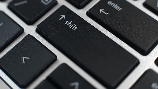 TNAFORMATIONS's tweet image. ⌨️ [#LESAVIEZVOUS] Faire la manipulation shift + F3 sur son clavier permet de mettre un mot en minuscule ou en majuscule ou uniquement l’initiale en majuscule sur Word et Outlook !