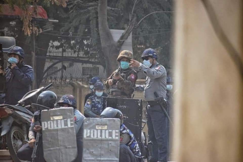 Not dispersing action anymore, its slaughtering, no word expresses enough how the junta's forces are cruel, how they are brutal to unarmed civilians. #WhatsHappeningInMyanmar #CrimeAgainstHumanity #MilitaryOrganizedCrimes