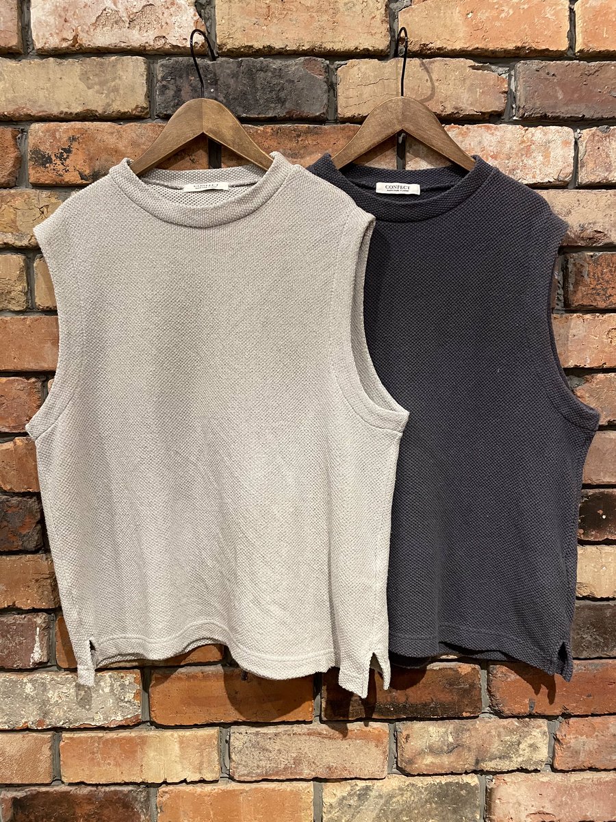 fk_confect's tweet photo. コットンシルクノイル鹿の子ベスト

《L.Grey,C.Grey》

多様な着まわしが可能で、季節の変わり目に重宝するベストです。
一見カジュアルですがシルクを使用している為、上品な仕上がりとなっております。是非店頭でご覧下さいませ。

#confect
#コンフェクト
#nestRobe
@parco_fukuoka https://t.co/B8bHPWXgT9