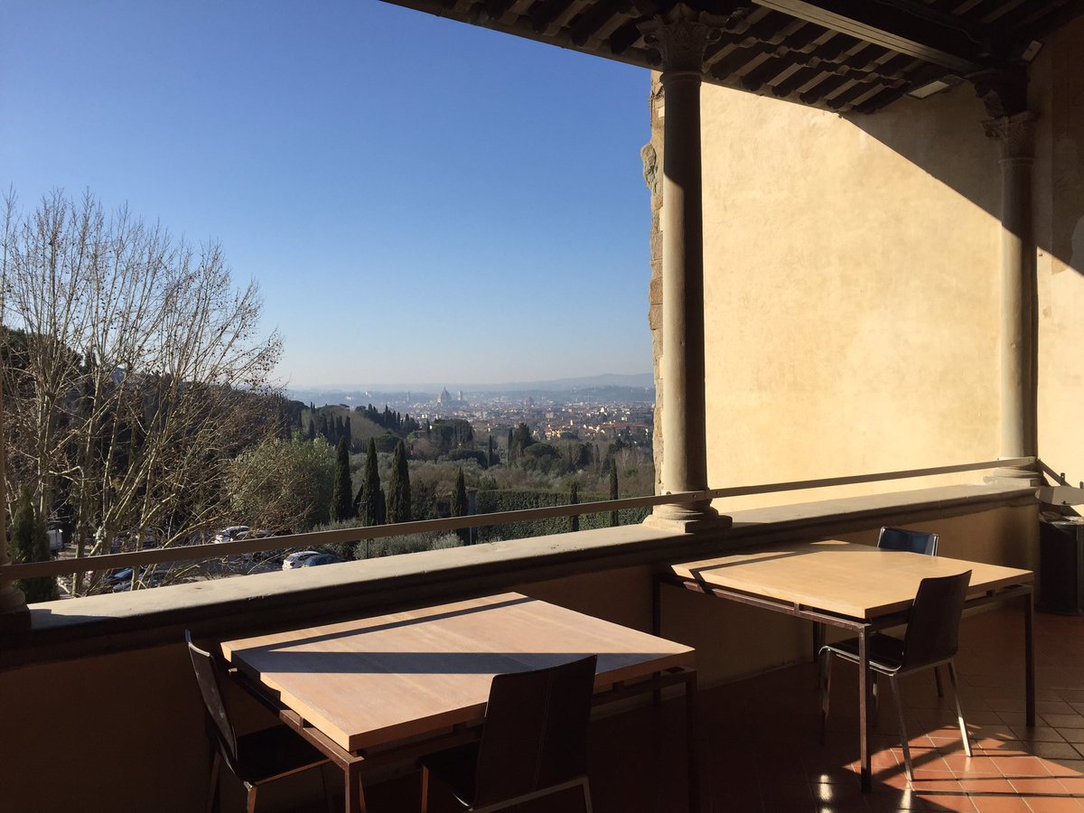 Best working spot EVER. 

Glancing over Florence, on the sunny Fiesole hill,
@EuropeanUni  

#smartworking
