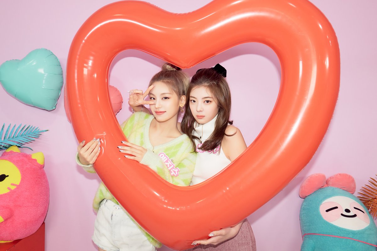 🎁 2TZY : Hello 2021 🎁

EP.09 YEJI & LIA
youtu.be/UcS7MHas2X0

#ITZY #있지 @ITZYofficial
#MIDZY #믿지
#YEJI #예지 #LIA #리아
#2TZY #HELLO2021