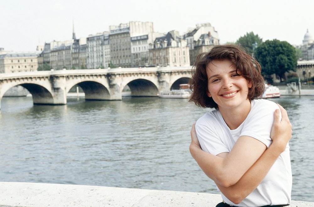 Happy Birthday, Juliette Binoche! Photographed here by Robert Doisneau in 1991. 