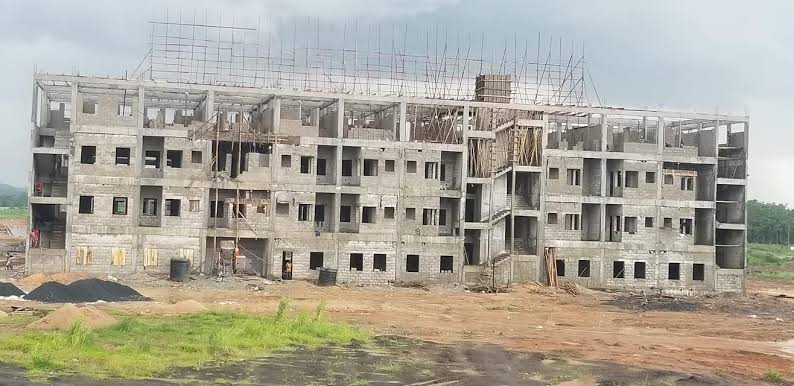 FestusGreen's tweet photo. The soon to be completed and commissioned Ebonyi State University Teaching Hospital in Uburu, Ohaozara LGA of Ebonyi State.

Massive Infrastructural Development by Ebonyi State Govt, headed by Engr. Dave Umahi.
#EbonyiToTheWorld https://t.co/8Yff5sglYL