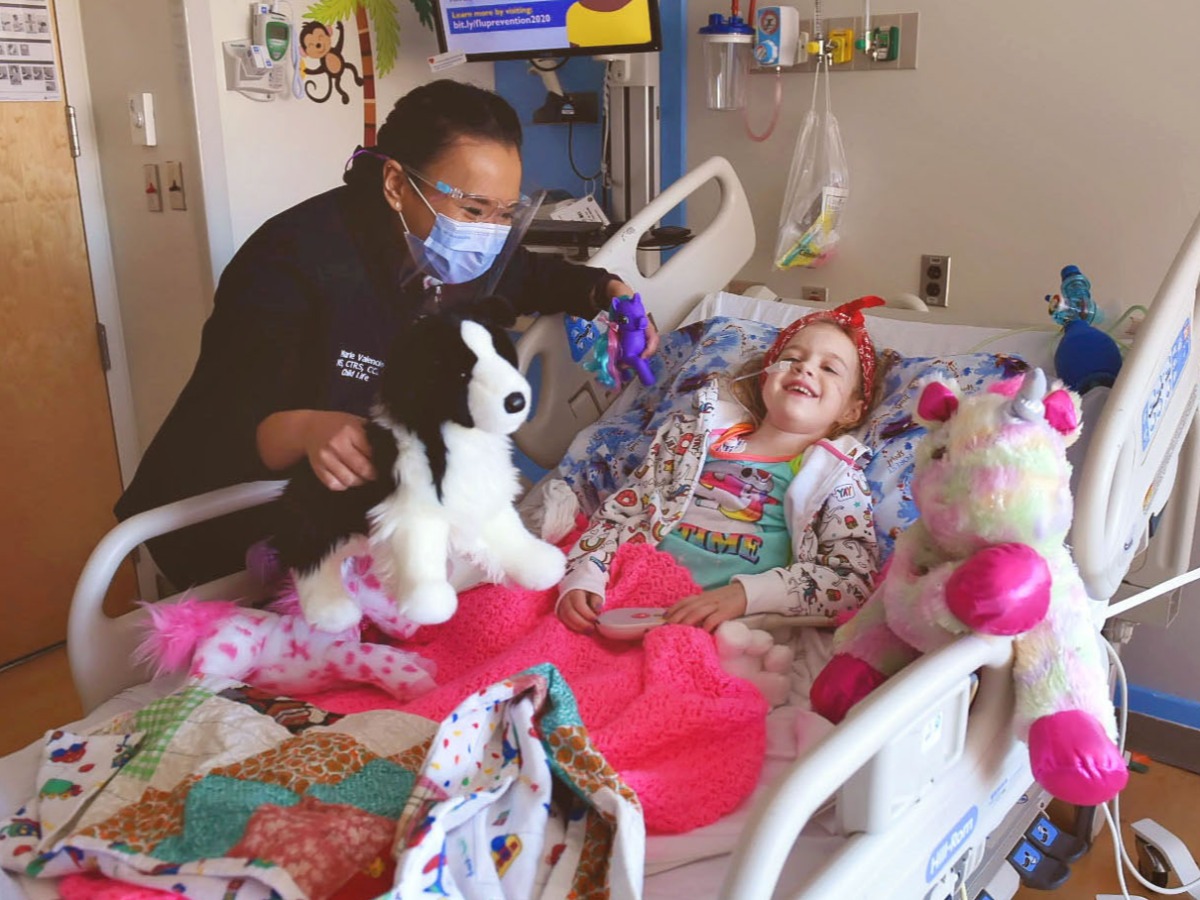 This #ChildLifeMonth we’re celebrating the way play is incorporated into hospital visits!
“We normalize the hospital environment by facilitating and adapting play so that patients can continue learning, expressing themselves and coping,” says Marie, a Child Life specialist.