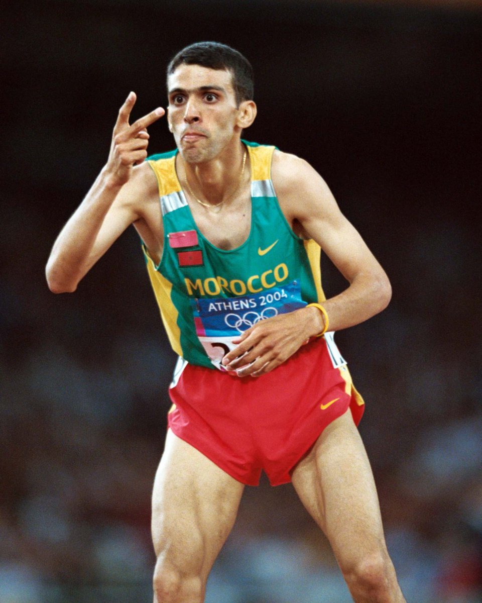 WorldSportsPix's tweet image. Our #sportsphotography retrospective with our partners @colorsport1 takes us to 2004 and the Athens Olympics. #HichamElGuerrouj (#Morocco) Celebrates his second Gold Medal. Mens 5000m Final. #athletics #Olympics