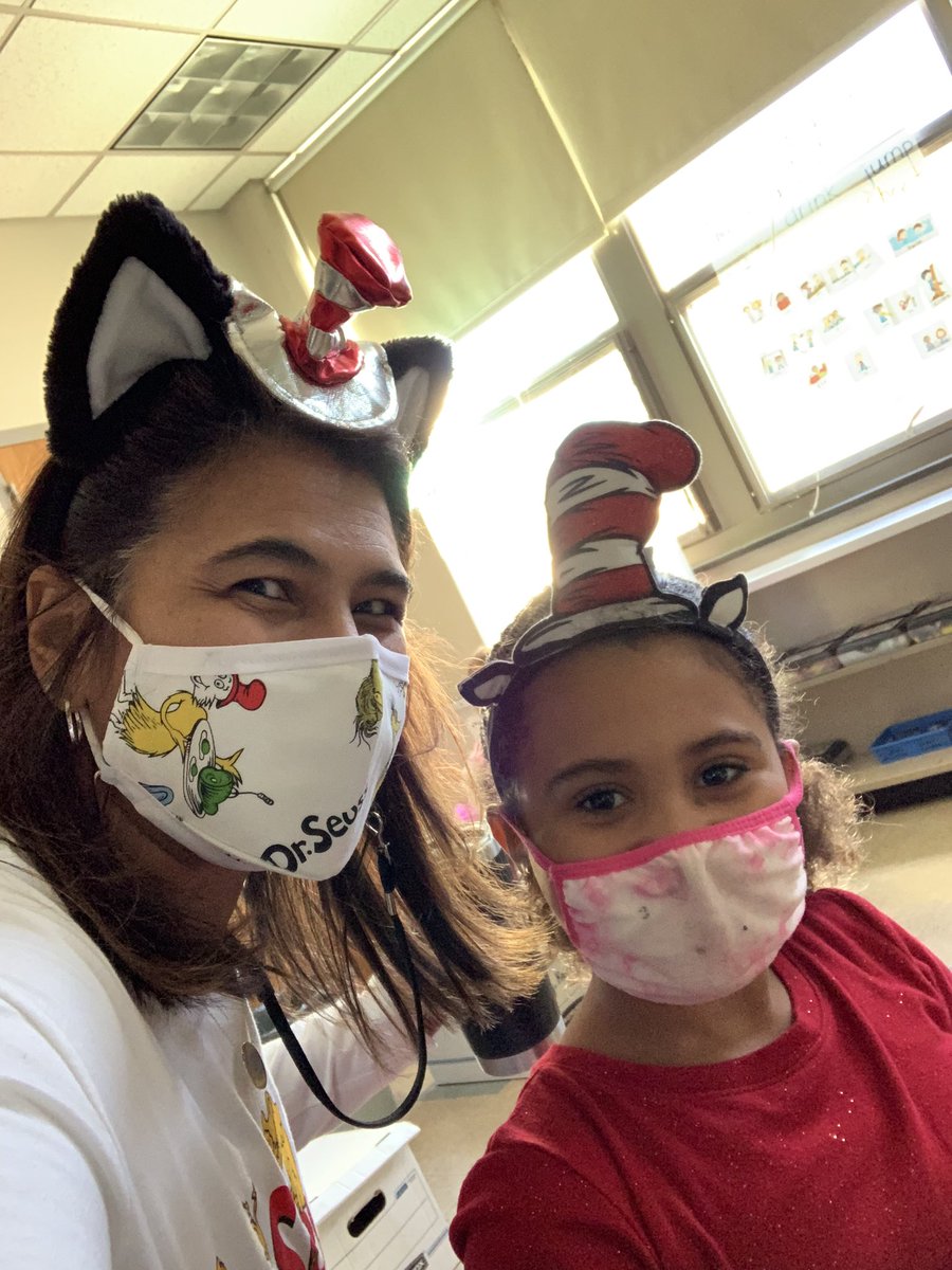 MsCubito's tweet photo. Found a couple matching headbands yesterday!! https://t.co/vNZxNFyU5l