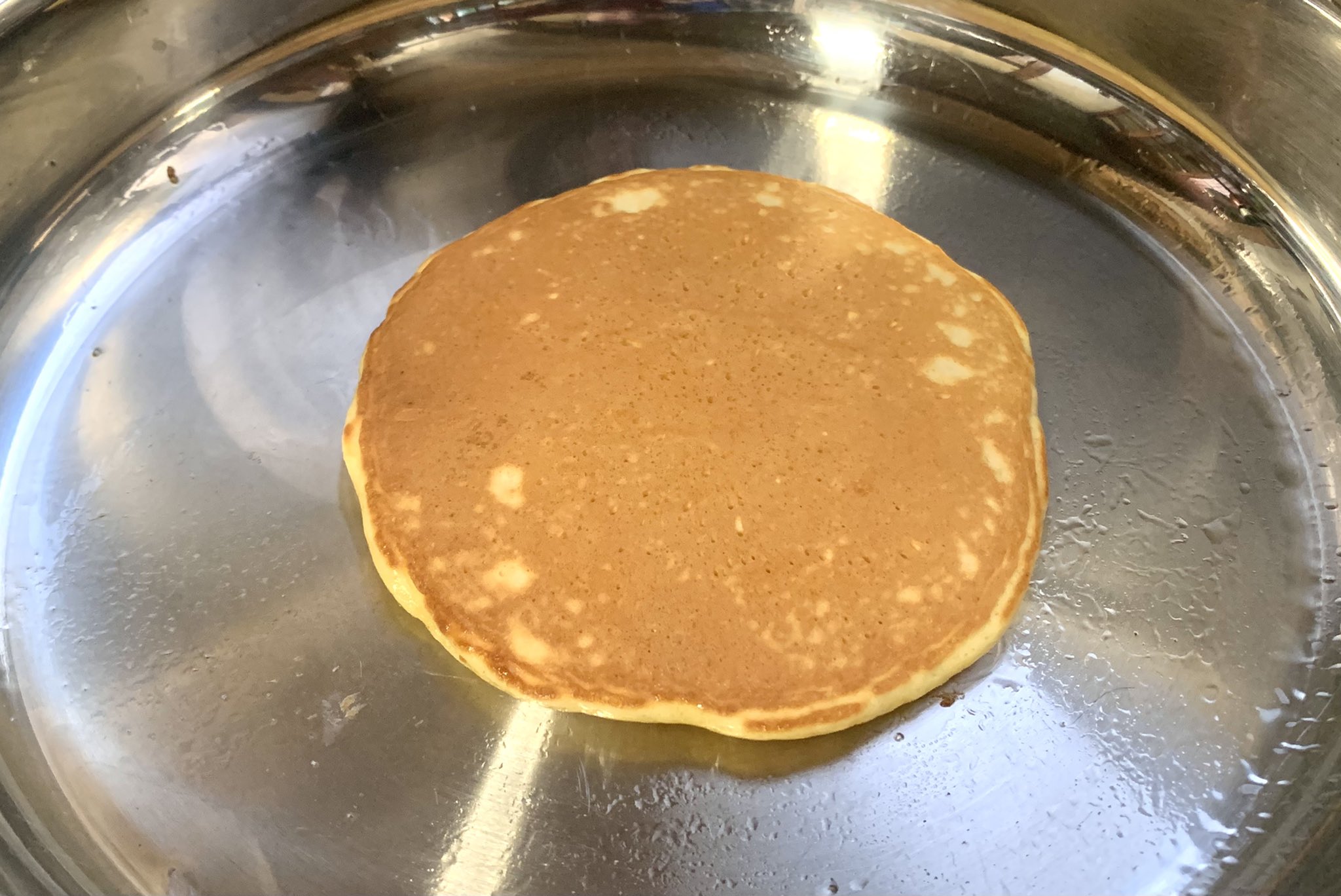 Zapa 次は 評判の良い 日清フーズ ホットケーキミックス 極もち T Co Hgw5nyscnc を買おうかなと思いつつ そういえばベーキングパウダーあるなと思いつき 小麦粉から自作ホットケーキ作った 味は意外と普通 ステンレスフライパンの使い方