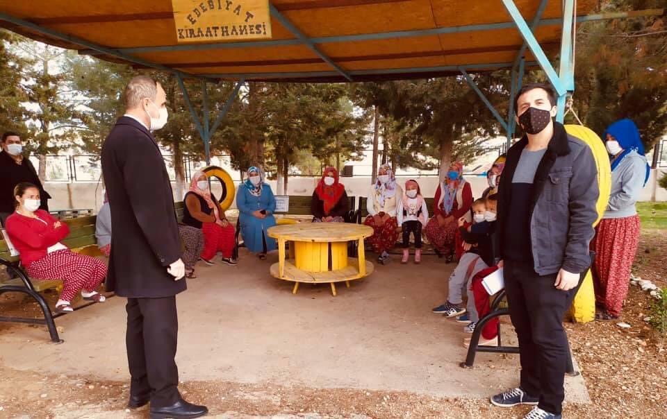 MuharremKatiogl's tweet photo. Bayramlı İlkokulu/Ortaokulu olarak sınıf veli toplantılarımızı yaparak çocuklarımız İçin salgın süreci  ve sonrasında alınması gereken önlemleri konuştuk. 🇹🇷🇹🇷#bizbüyükbiraileyiz @ziyaselcuk @erdalkilinc27 @yasintepe @bayramliokul @tahirshn_mia https://t.co/6VAJSp50pC