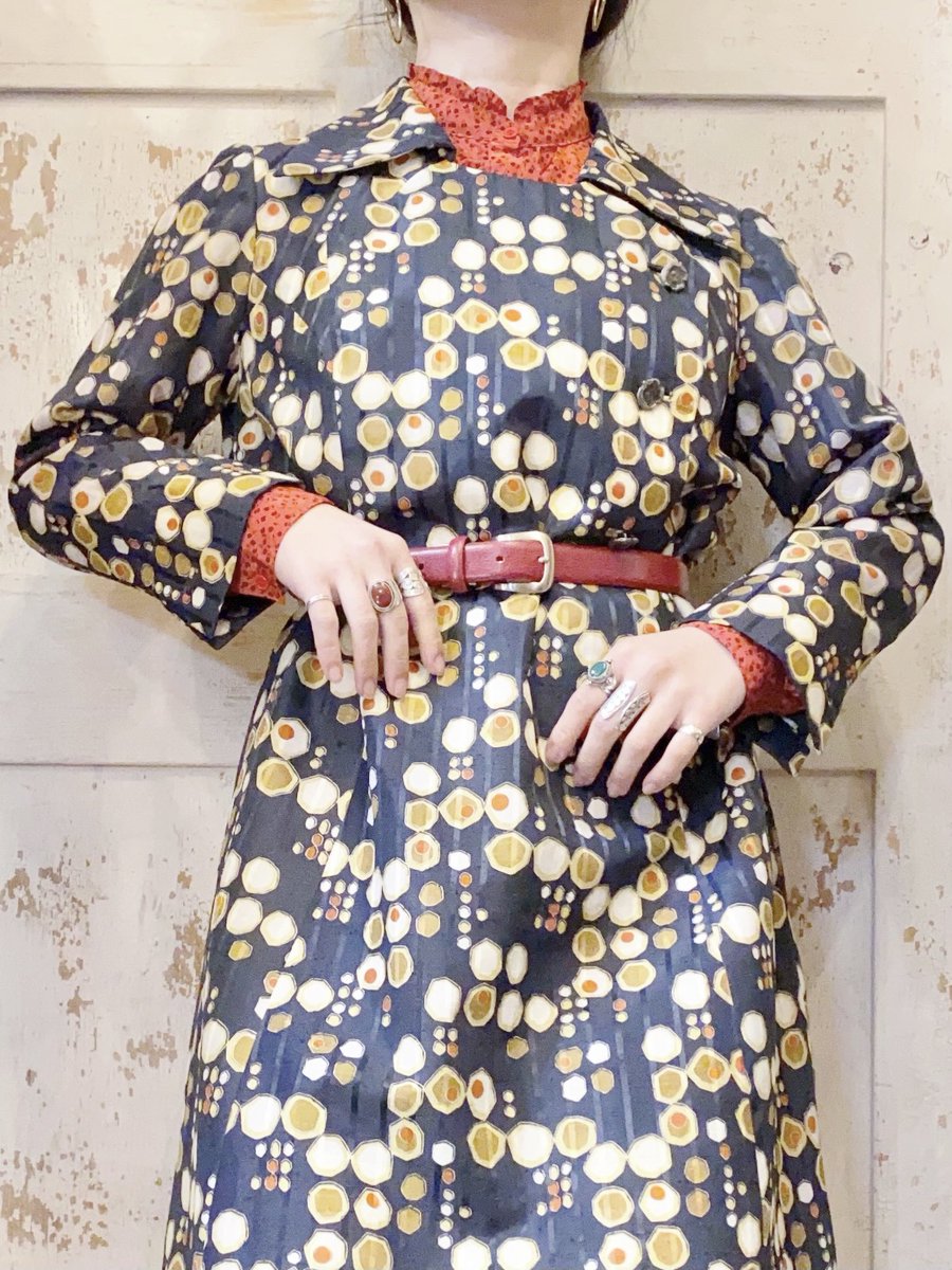 Chojugiga Coordinate おすすめコーディネート レトロワンピース ワイドパンツ スタンドカラーの赤ブラウスとベルトがアクセントに All Clothing 50 Off開催中 通販可能 お問い合わせはdmへお願い致します 札幌 レトロ