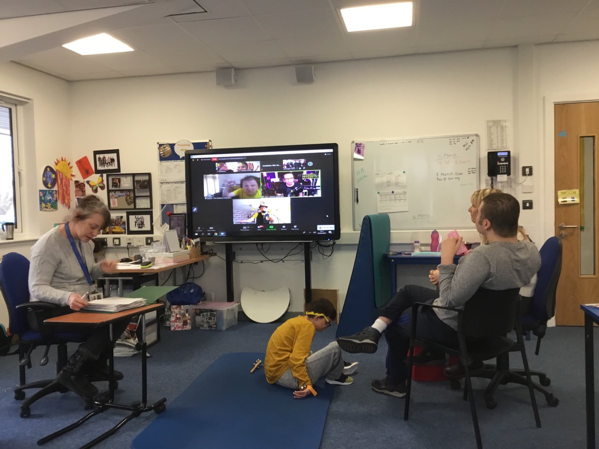 woolston6thform's tweet image. “Nah nah nah nah nah nah... electric umbrella”! Another super fun online session with @electricbrolly we have had hilarious fun beat boxing this week 👍🏻🤣