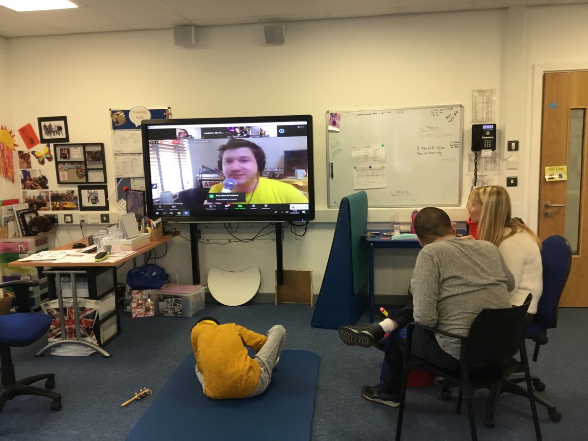 woolston6thform's tweet image. “Nah nah nah nah nah nah... electric umbrella”! Another super fun online session with @electricbrolly we have had hilarious fun beat boxing this week 👍🏻🤣