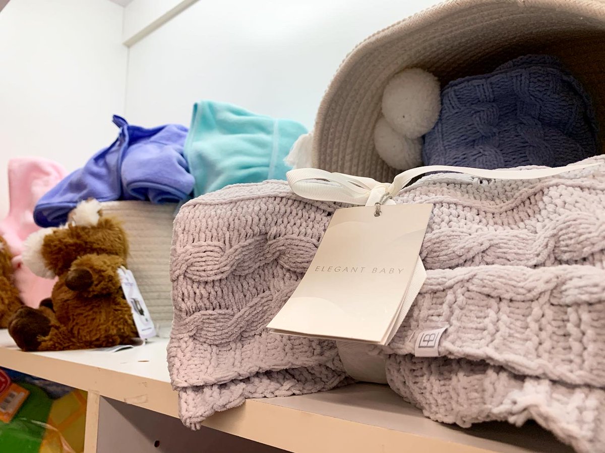 There’s so much to choose from at Bath Junkie - Carmel, Indiana!💁‍♀️💁 Visit Bath Junkie today to perfect your self care routine! 🧖‍♀️🧖‍♂️
.
.
.
#bathjunkie #selfcare #shopping #fashion #carmelindiana #carmelcitycenter #babyproducts #shopccc #dineccc #enjoyccc #liveccc #shopindy