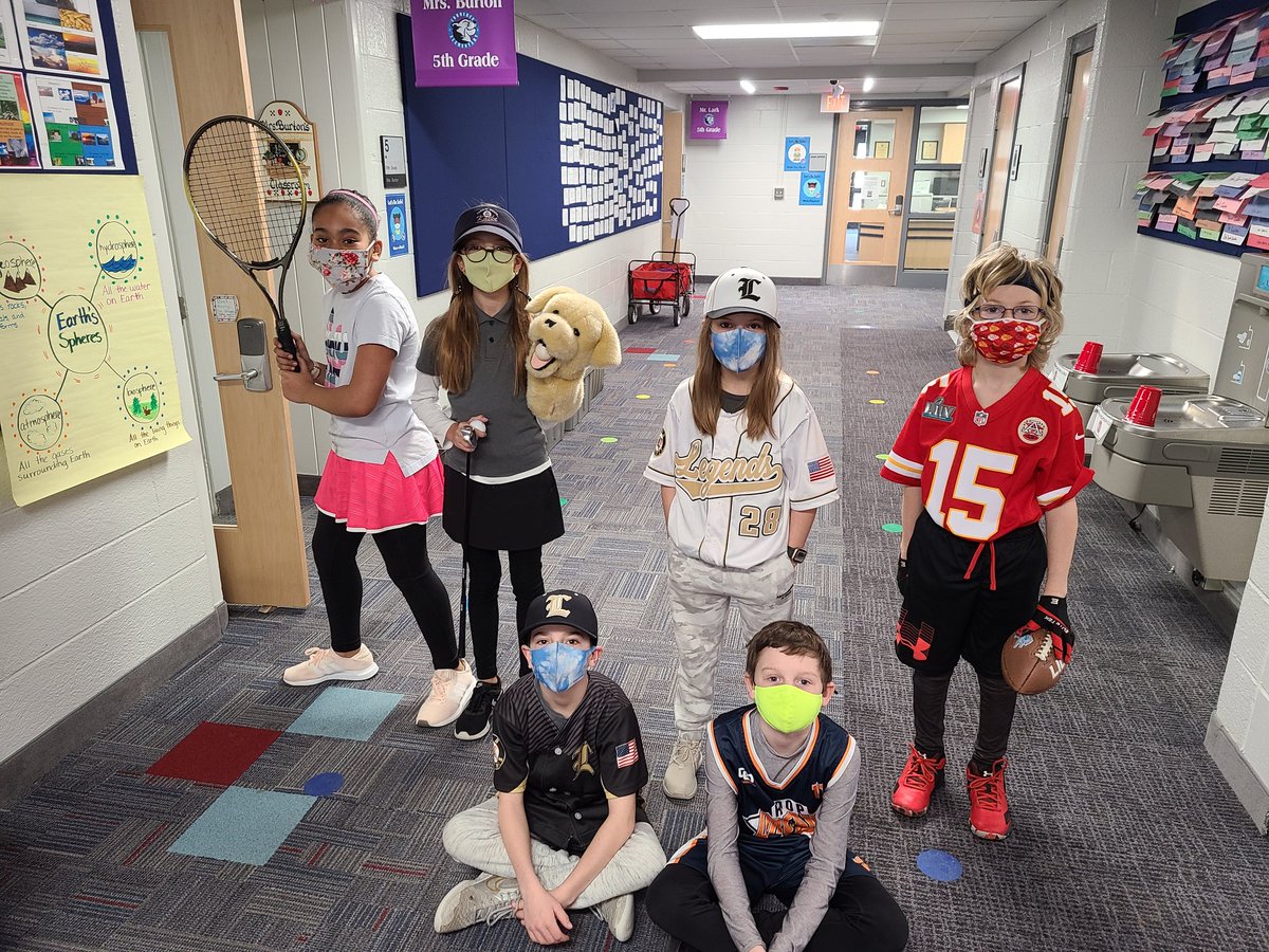 sparks5lori's tweet photo. Read Across America Sports day! #CommerceElem https://t.co/y2seI1LSg3